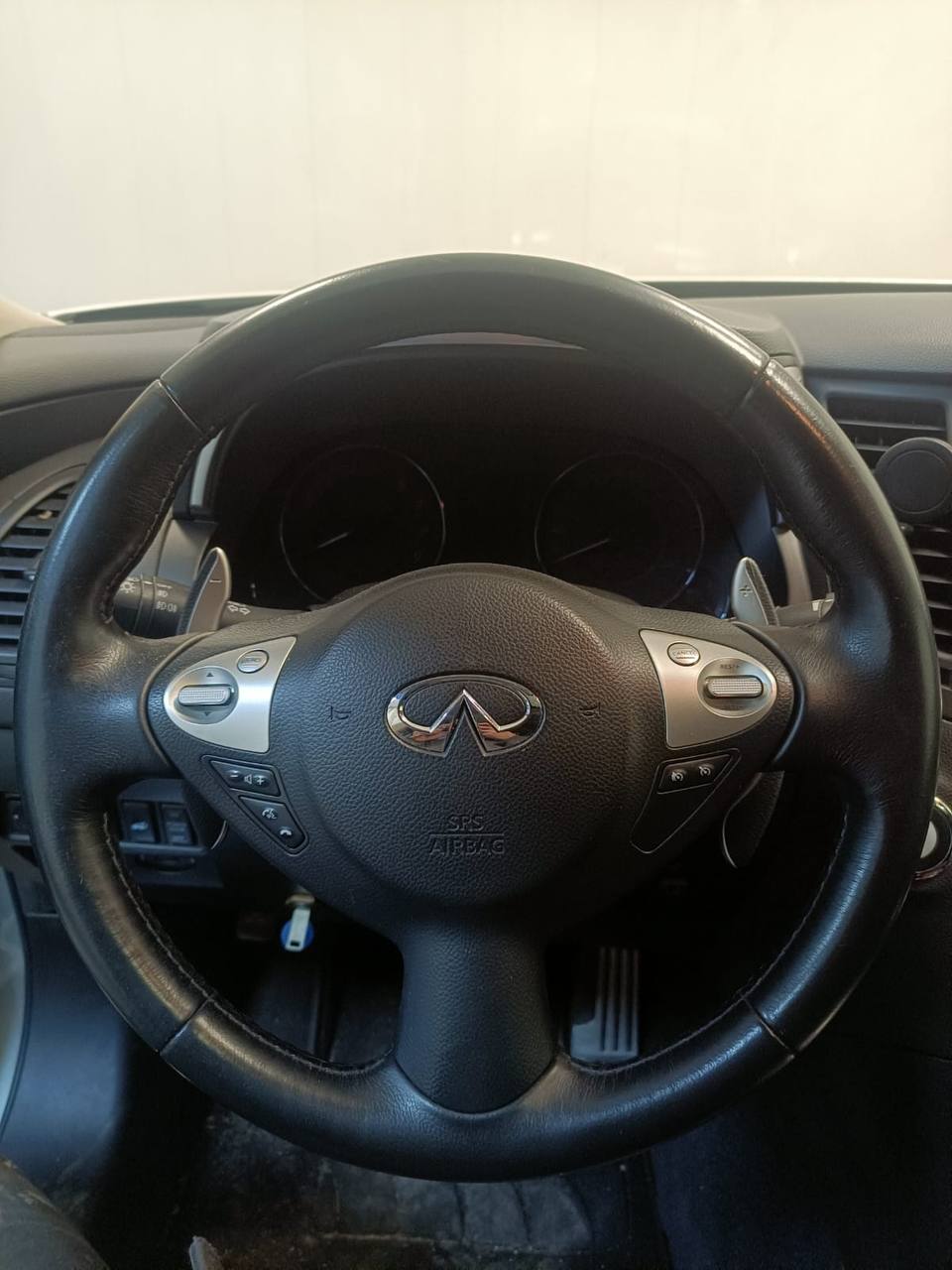 Обтяжка кожей руля INFINITY QX70 — фотоотчёт