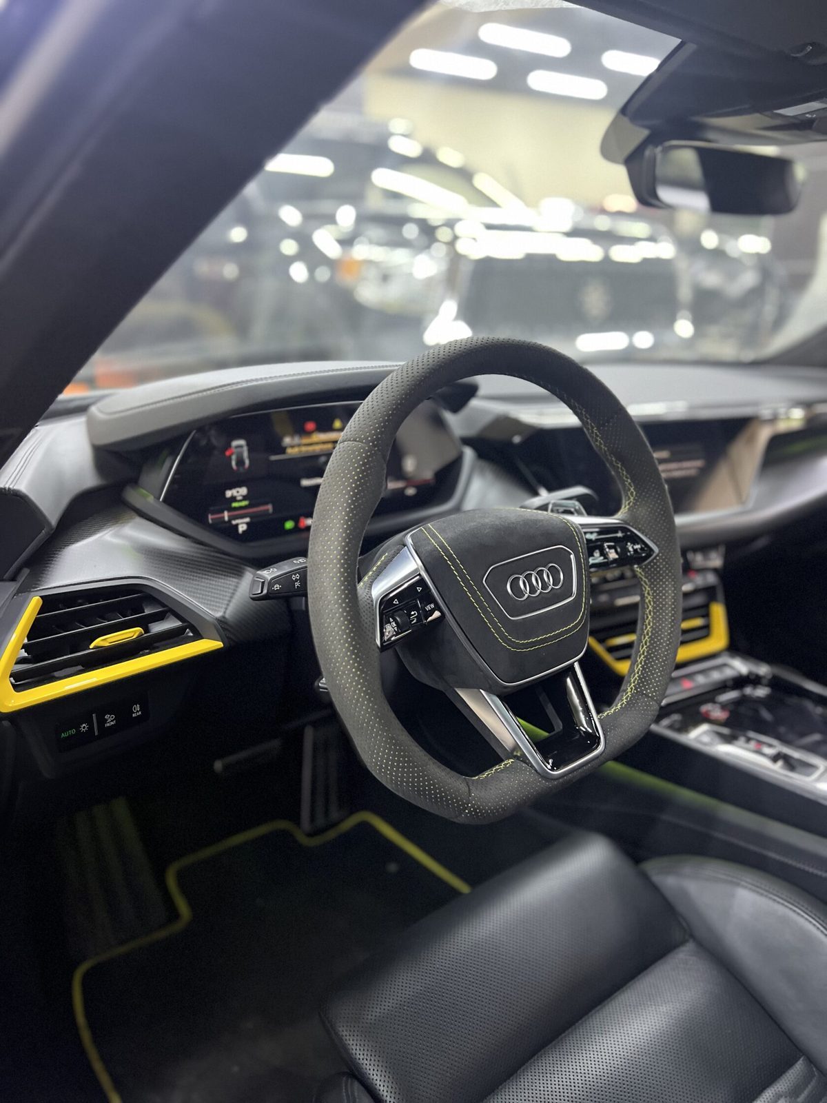 Процесс — работа мастера — i8lovpzom1-kuzovnoi-remont-audi-e-tron