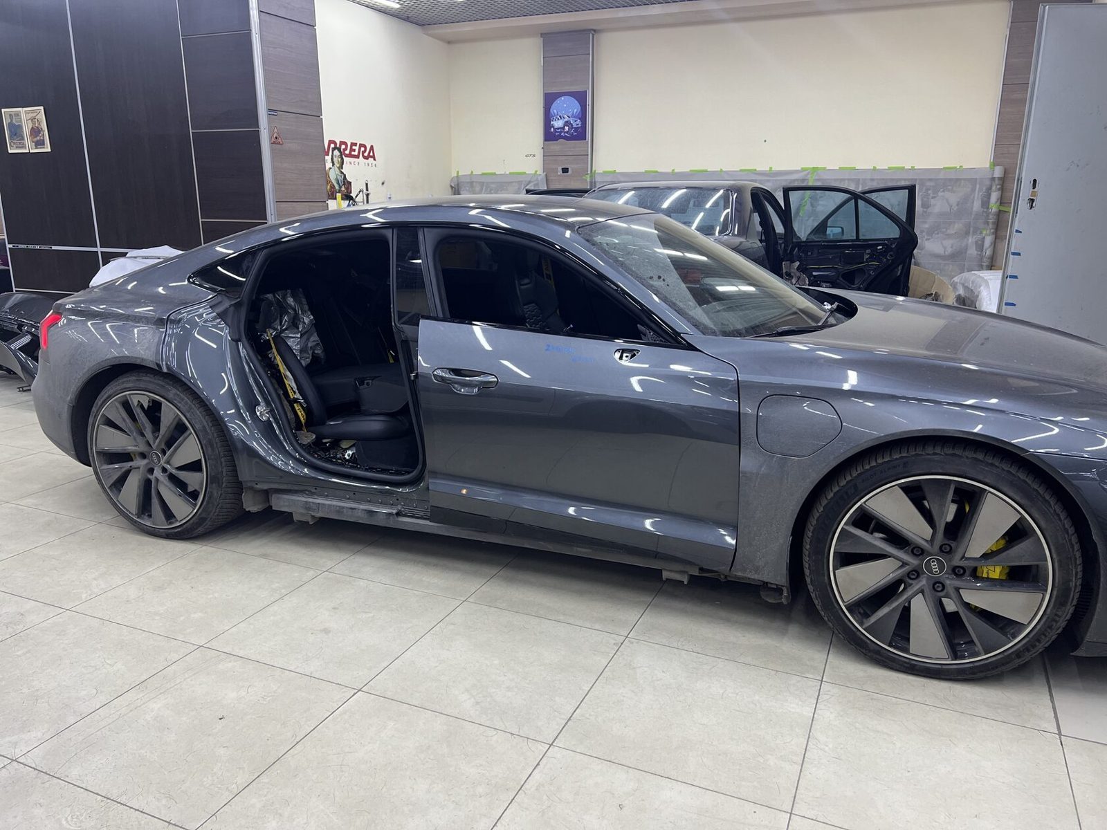 После — результат — i8lovpzom1-kuzovnoi-remont-audi-e-tron
