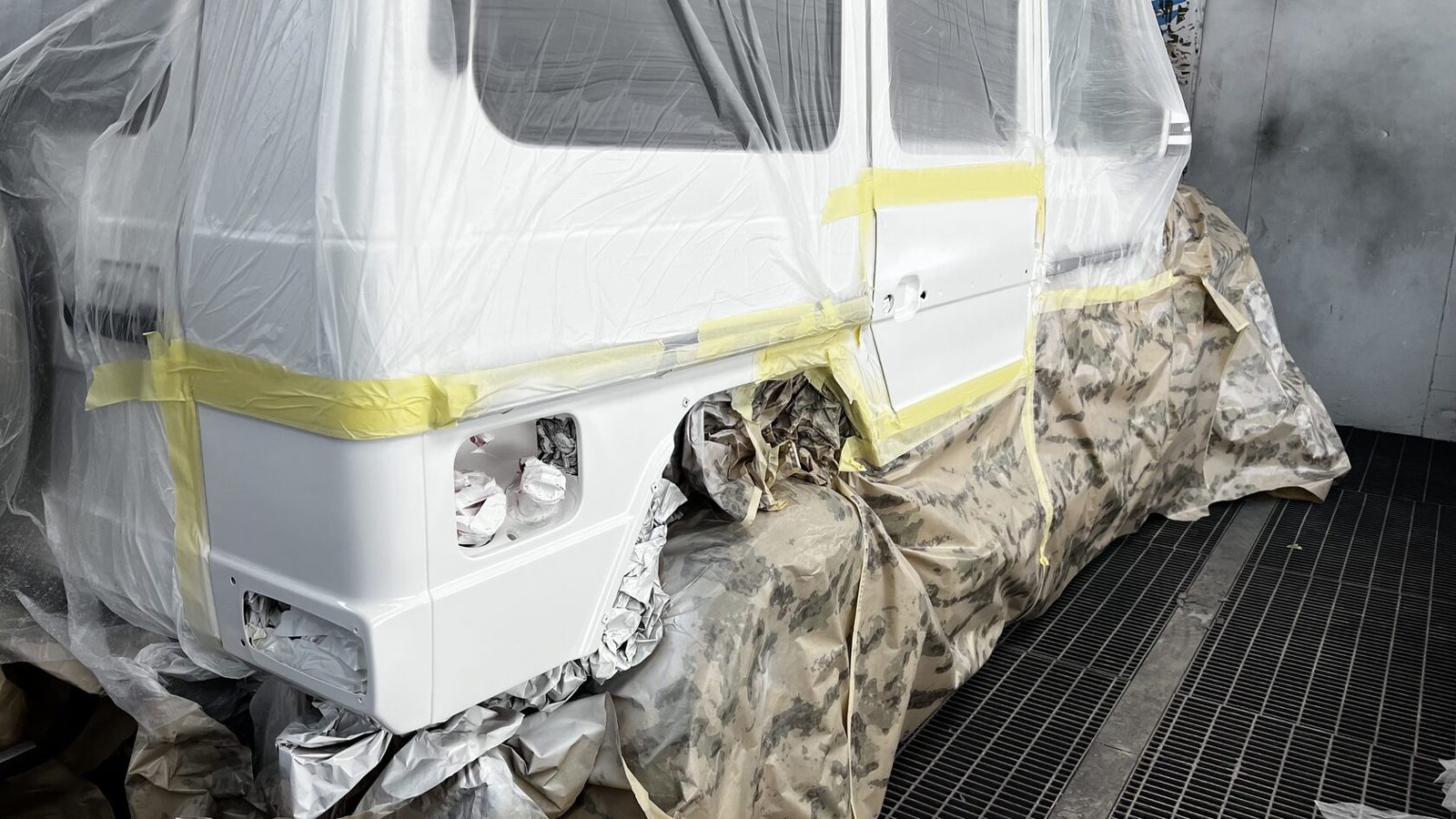Процесс — работа мастера — jebtra5ue1-lokalnaya-pokraska-mercedes-benz-g-class