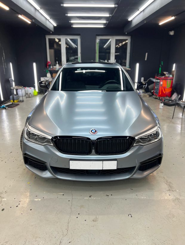 Оклейка матовой плёнкой автомобиля BMW 5 — фотоотчёт