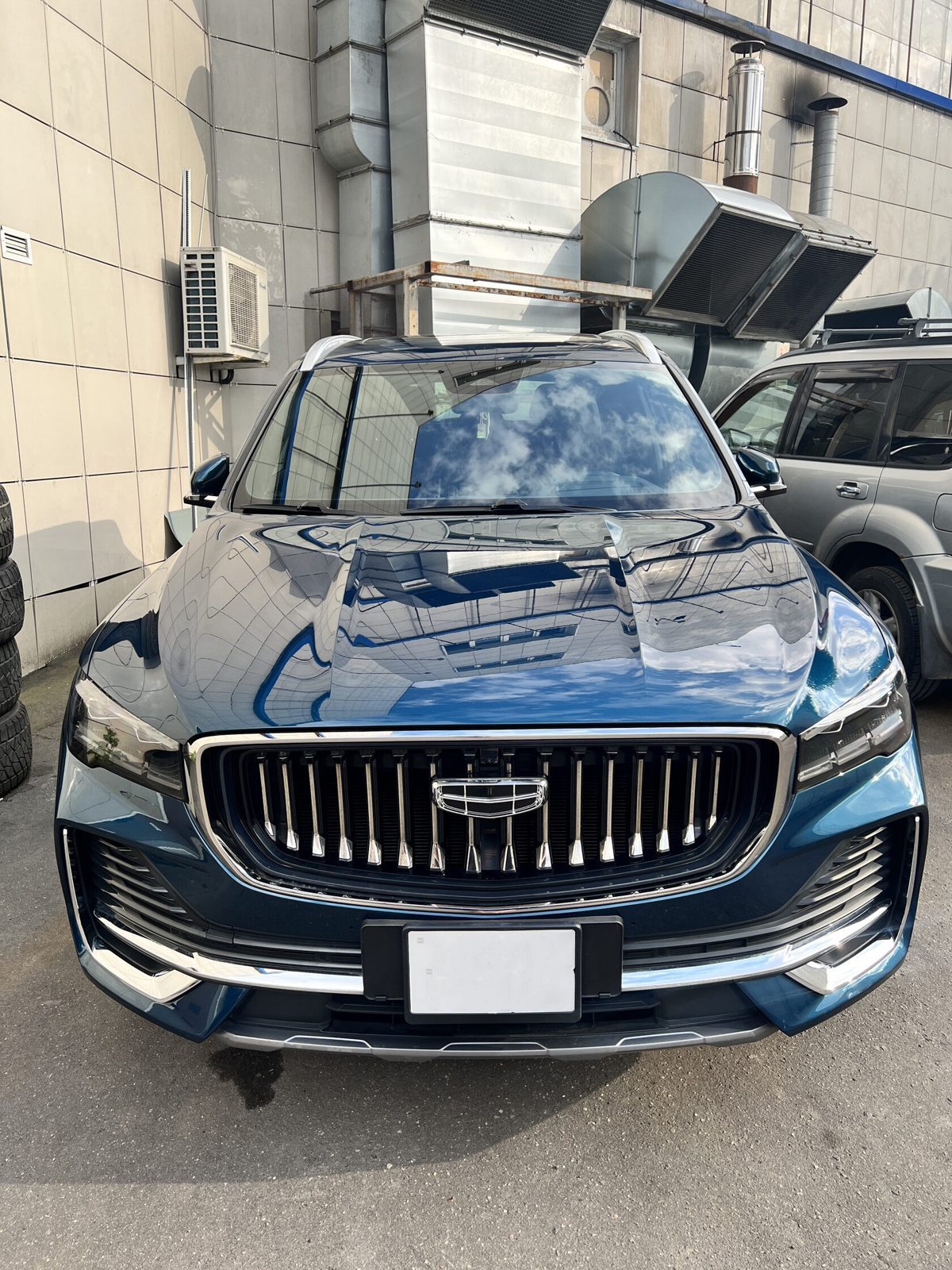 Покраска и ремонт вмятины Geely Monjaro — фотоотчёт