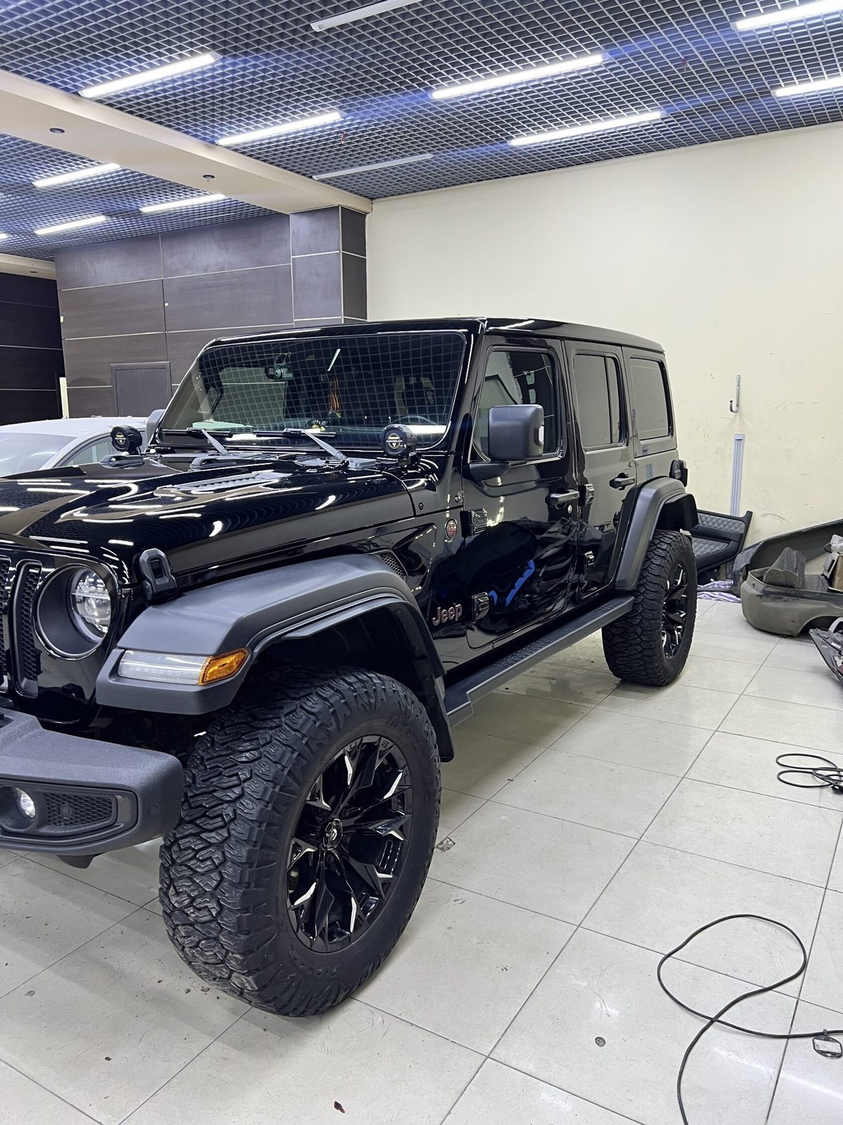 Покраска двери и полировка кузова Jeep Wrangler — фотоотчёт